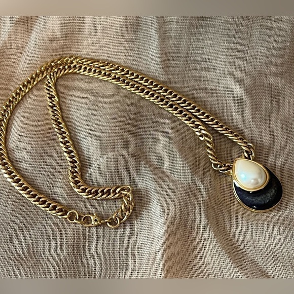 Beautiful Vintage Necklace! - Picture 2 of 3